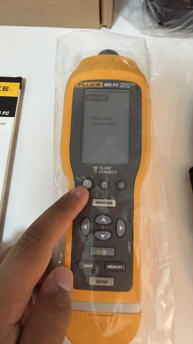 FLUKE 805 FC VIBRATION METER W / ACCESSORIES (NEW FACTORY SEALED) SHIPS FAST