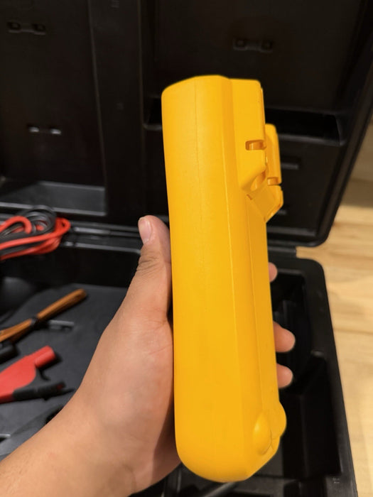 FLUKE 1507 INSULATION MULTIMETER WITH LEADS & CLIPS