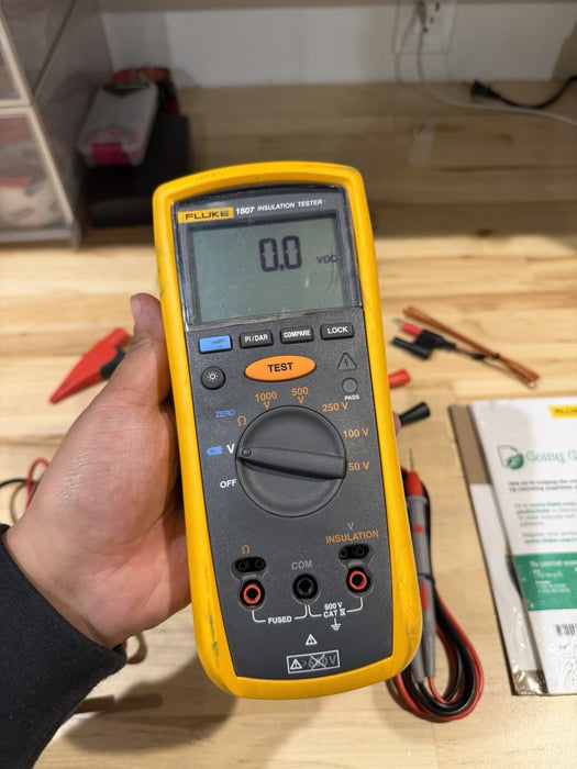 FLUKE 1507 INSULATION MULTIMETER W/ LEADS & CLIPS - SHIPS FAST