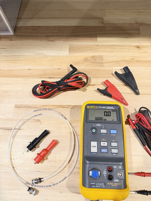 FLUKE 719 100G PRESSURE CALIBRATOR W/ LEADS & EXTRAS (TESTED) PERFECT CONDITION