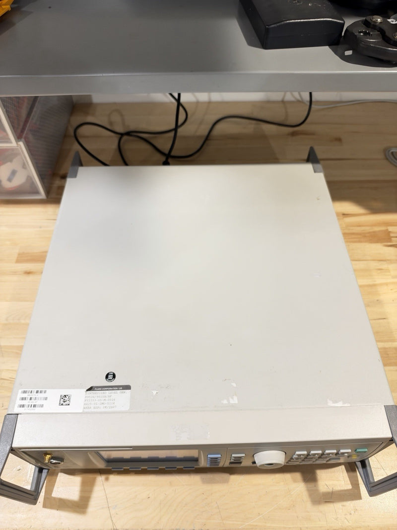 FLUKE 9610A/AF RF REFERENCE SOURCE - FREE SHIPPING (SHIPS FAST)
