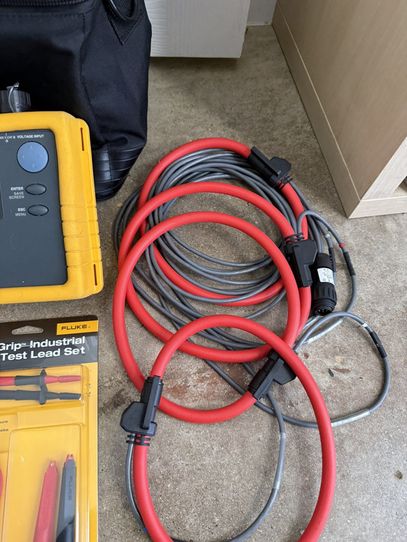 FLUKE 1735 THREE-PHASE POWER LOGGER WITH PROBES & CASE & CHARGER