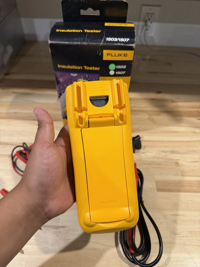 FLUKE 1503 INSULATION TESTER WITH ACCESSORIES