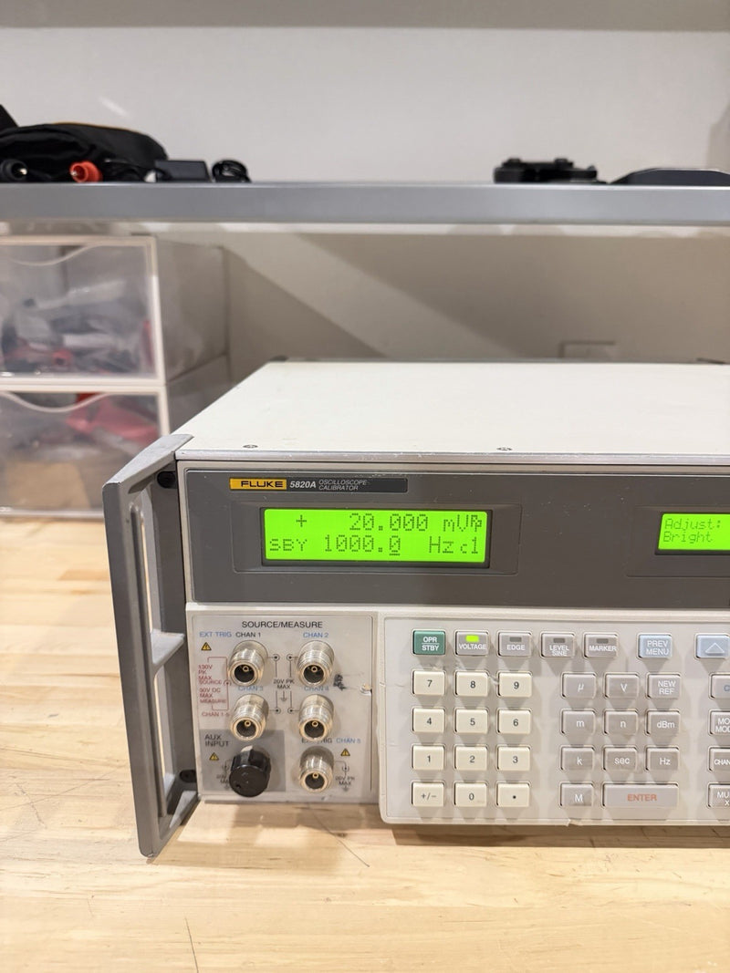 FLUKE 5820A OSCILLOSCOPE CALIBRATOR W/ 5 CHANNEL OPTION (FREE SHIPPING)