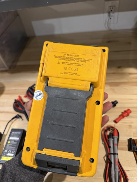 FLUKE 744 DOCUMENTING PRCESS CALIBRATOR W/ LEADS & CHARGER (CALIBRATED 2025)