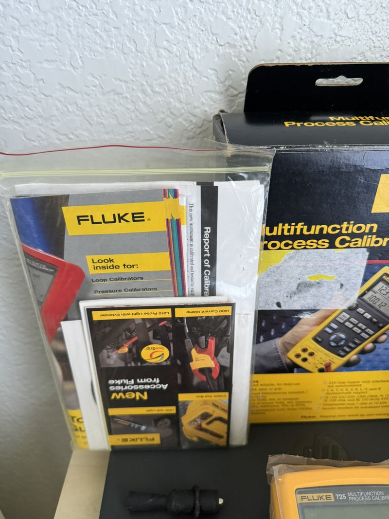 FLUKE 725 MULTIFUNCTION PROCESS CALIBRATOR WITH LEADS BOX