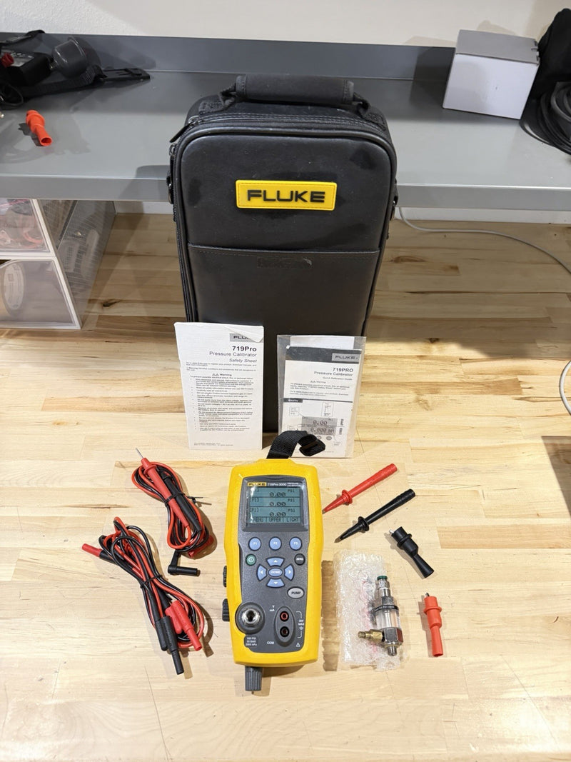 FLUKE 719 PRO 300G ELECTRIC PRESSURE CALIBRATOR W/ ACCESSORIES (SHIPS FREE)