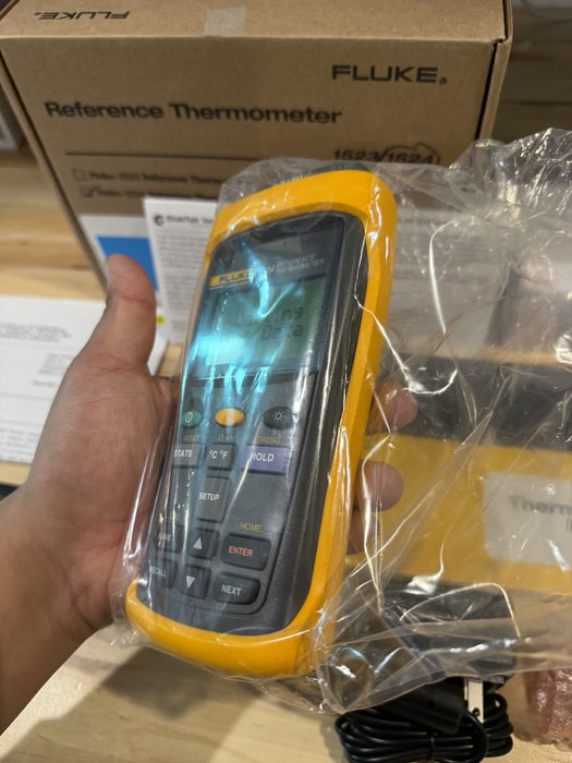 FLUKE 1524 REFERENCE THERMOMETER W/ PROBE & BAG (FREE SHIPPING) CALIBRATED 2025