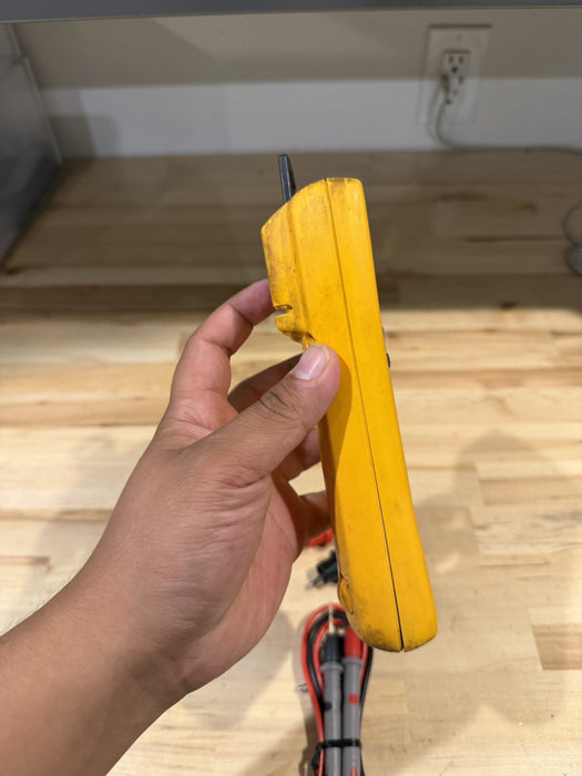 FLUKE 179 MULTIMETER WITH LEADS & CLIPS