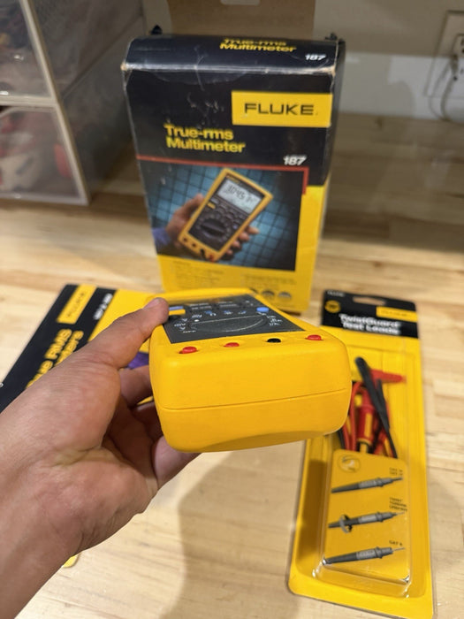 FLUKE 187 TRUE RMS MULTIMETER W/ LEADS & CLIPS  (NEW SEALED) TESTED - RARE