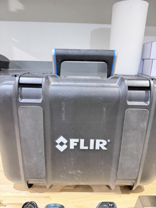 FLIR T440 THERMAL IMAGING CAMERA W/ ACCESSORIES & CASE (TESTED) FREE SHIPPING