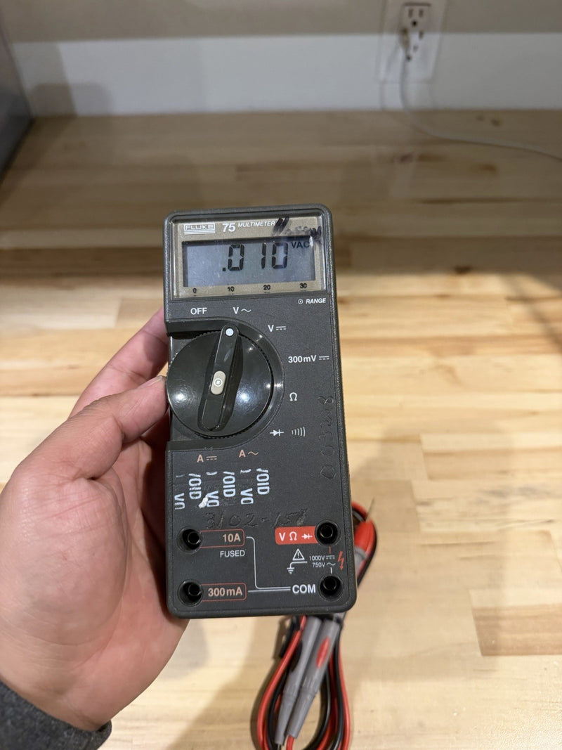 FLUKE 75 MULTIMETER WITH LEADS TESTED