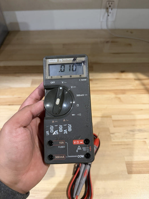 FLUKE 75 MULTIMETER WITH LEADS TESTED