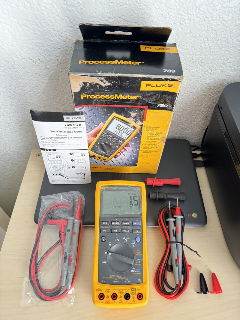 FLUKE 789 PROCESS METER WITH LEADS & CLIPS
