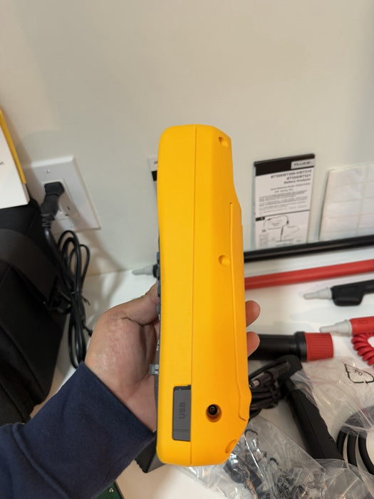 FLUKE BT521 BATTERY ANALYZER KIT W/ACCESSORIES (NEW FACTORY SEALED)CAL 2025/2026