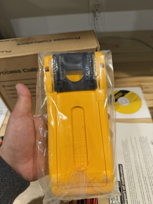 FLUKE 724 TEMPERATURE CALIBRATOR METER / NEW SEALED - FREE SHIPPING (TESTED) NEW