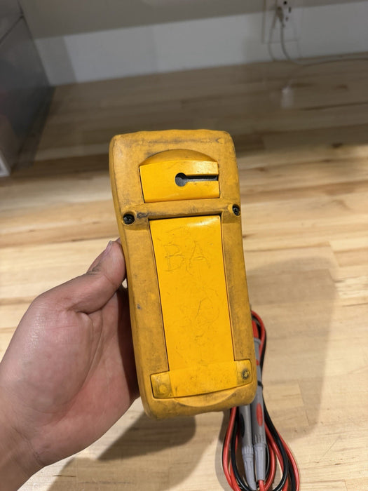FLUKE 75 III MULTIMETER W/ LEADS (TESTED) SHIPS FAST