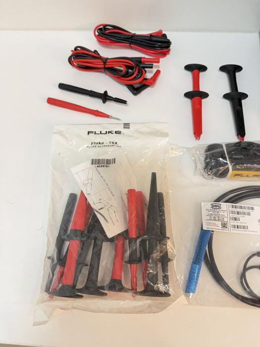 FLUKE 754 DOCUMENTING PROCESS CALIBRATOR WITH ACCESSORIES NEW