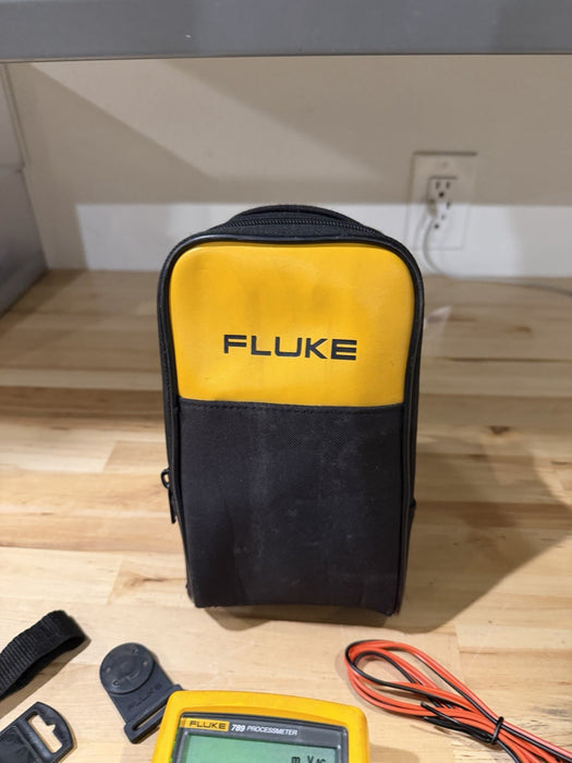 FLUKE 789 PROCESSMETER WITH LEADS & CLIPS TESTED