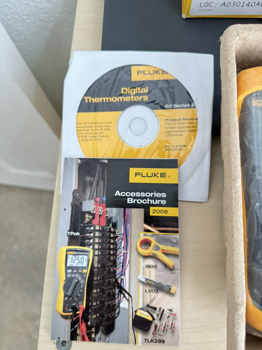 FLUKE 51 II THERMOCOUPLE THERMOMETER METER WITH PROBE USED