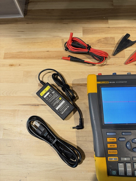FLUKE 190-204 SCOPEMETER 4CH 200MHZ 2.5GS/S W LEADS & ACCESSORIES (TESTED)