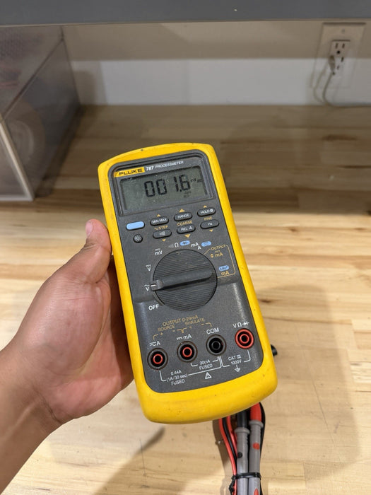 FLUKE 787 PROCESS METER W/ LEADS & CLIPS  (EXCELLENT CONDITION)-FREE SHIPPING