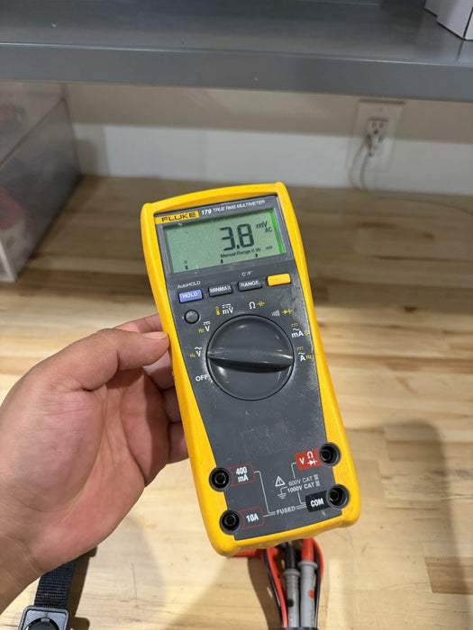 FLUKE 179 MULTIMETER WITH LEADS & CLIPS