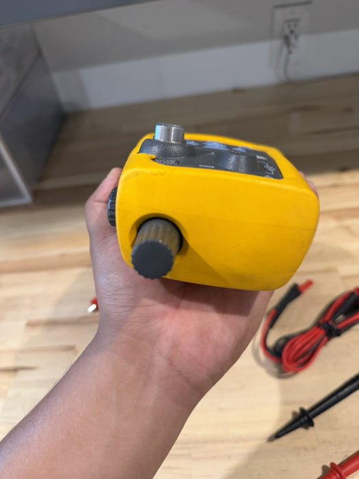 FLUKE 719 PRO 150G ELECTRIC PRESSURE CALIBRATOR W/ ACCESSORIES (SHIPS FREE)