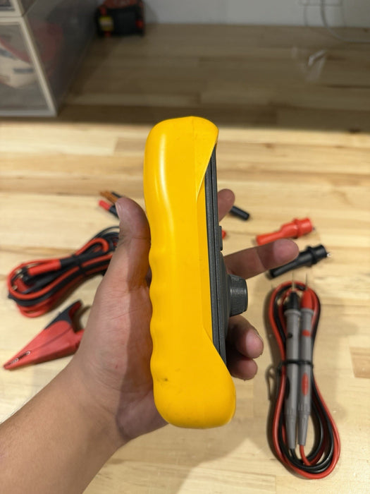 FLUKE 707 LOOP CALIBRATOR WITH LEADS & ACCESSORIES