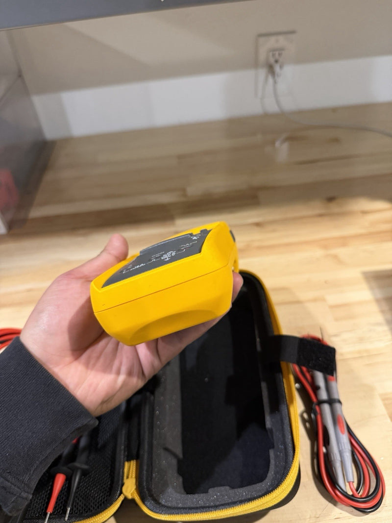 FLUKE 233 KIT REMOTE DISPLAY AUTOMOTIVE DIGITAL MULTIMETER