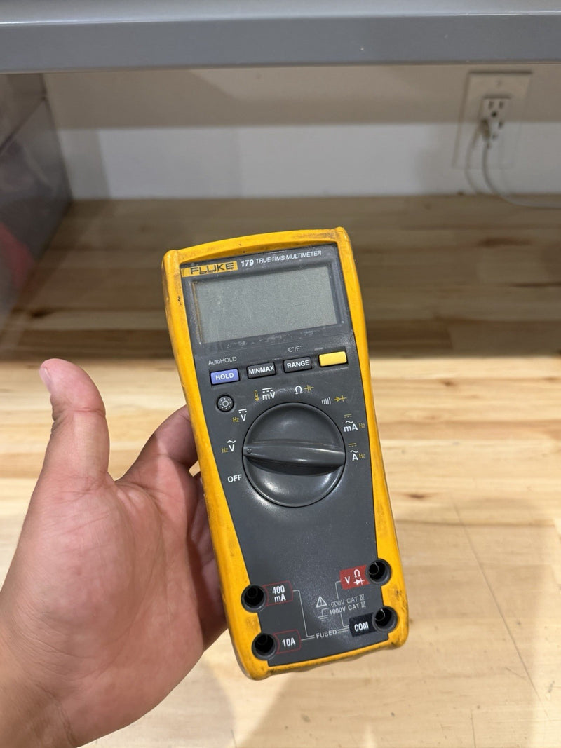 FLUKE 179 TRUE RMS MULTIMETER (PARTS ONLY) FOR PARTS DOESN’T WORK - SHIPS FAST