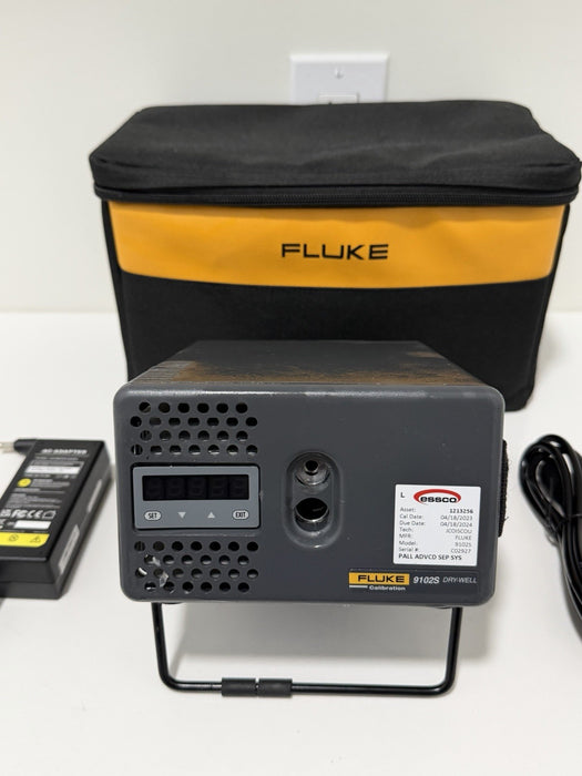 FLUKE 9102S DRY-WELL CALIBRATOR WITH BAG & CHARGER CALIBRATED 2024