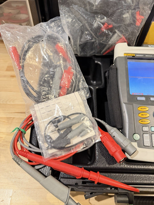 FLUKE 199XRAY MEDICAL SCOPEMETER 200MHz 2.5GS/S W/ ACCESSORIES (TESTED)