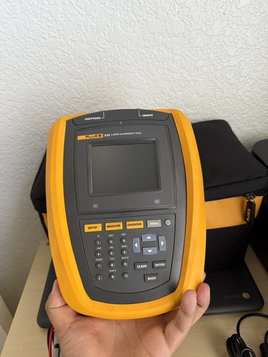 FLUKE 830 LASER ALIGNMENT TOOL WITH BAG & CHARGER INCLUDED