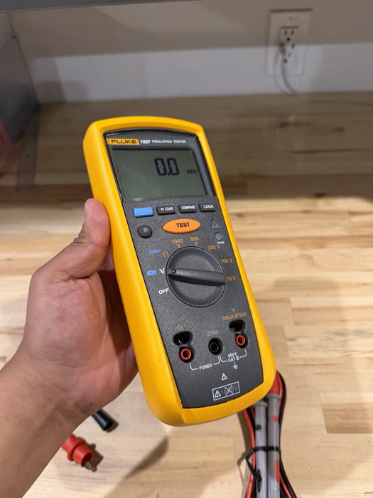 FLUKE 1507 INSULATION MULTIMETER W/ LEADS  - SHIPS FAST