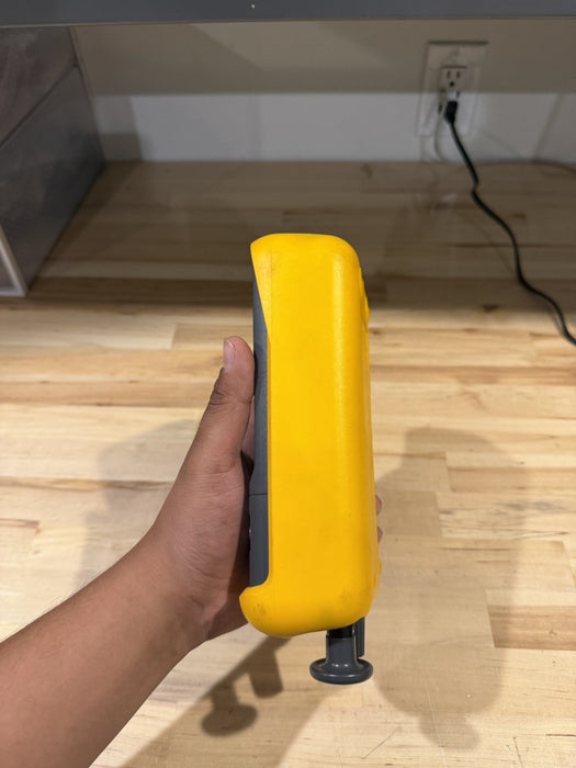 FLUKE 718 30G PRESSURE CALIBRATOR (PARTS ONLY) FOR PARTS (SHIPS FAST)