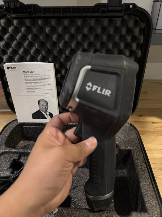FLIR E5 THERMAL IMAGING CAMERA W/ BATTERY & CHARGER - SHIPS FAST