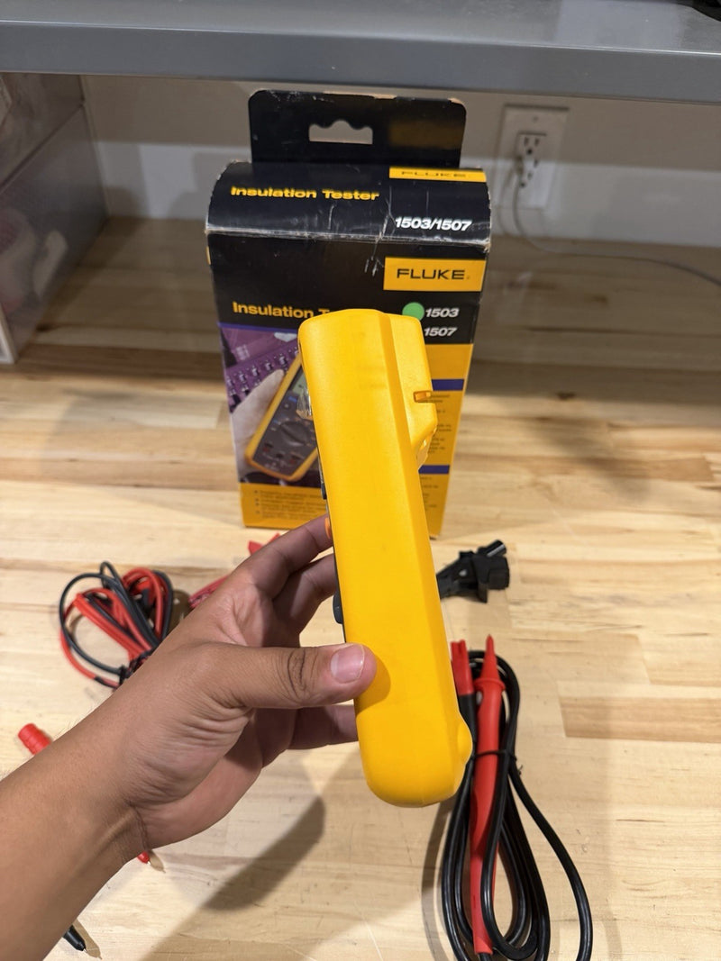 FLUKE 1503 INSULATION TESTER WITH ACCESSORIES