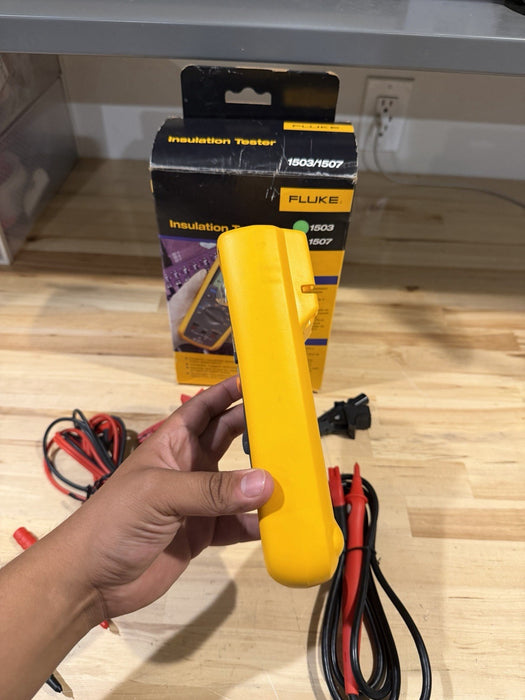 FLUKE 1503 INSULATION TESTER WITH ACCESSORIES