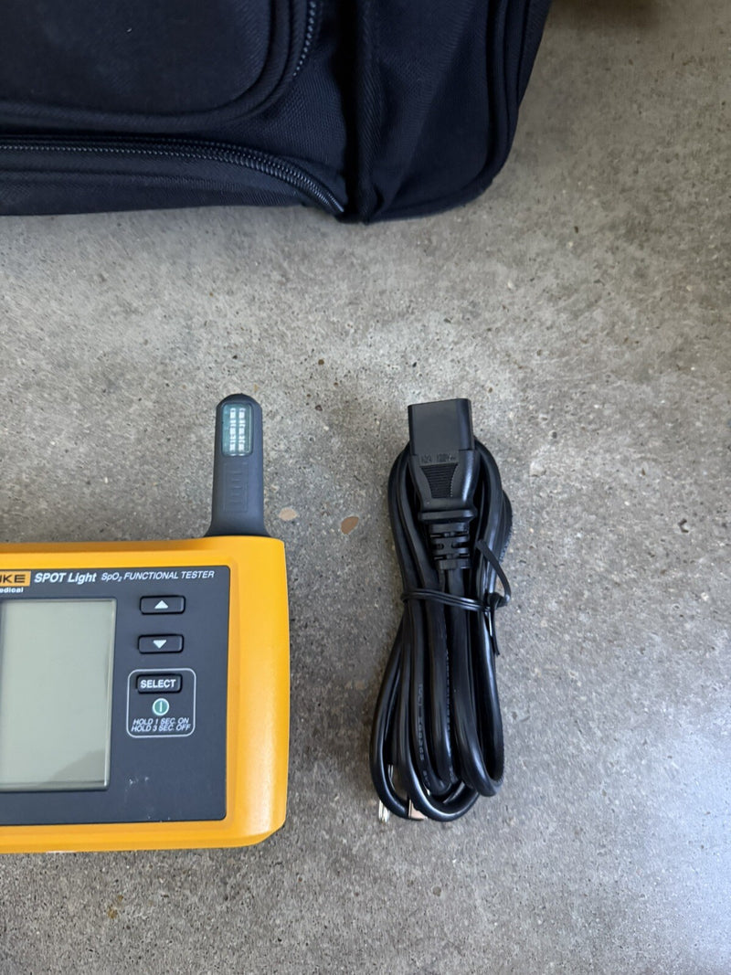 FLUKE BIOMEDICAL PROSIM 4 & SPOT LIGHT KIT WITH BAG & CHARGER TESTED