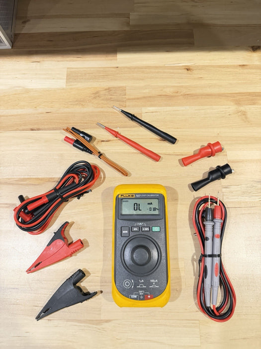 FLUKE 707 LOOP CALIBRATOR WITH LEADS & ACCESSORIES
