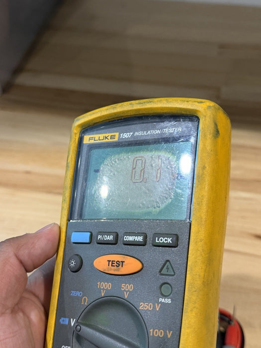 FLUKE 1507 INSULATION MULTIMETER W/ LEADS & CLIPS - SHIP FAST