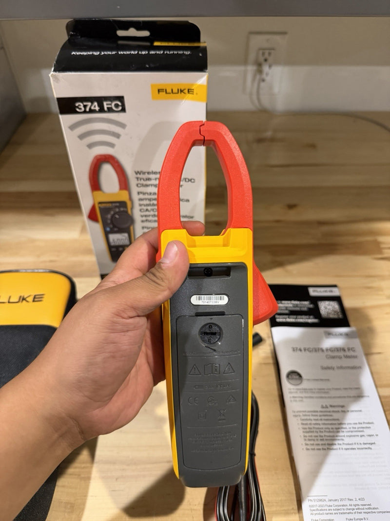 FLUKE 374 FC TRMS CLAMP METER WITH LEADS & CLIPS TESTED