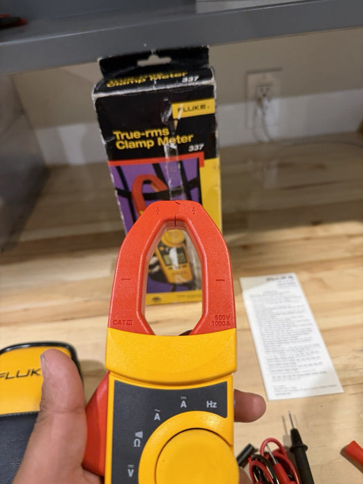 FLUKE 337 TRUE RMS CLAMP METER NEW