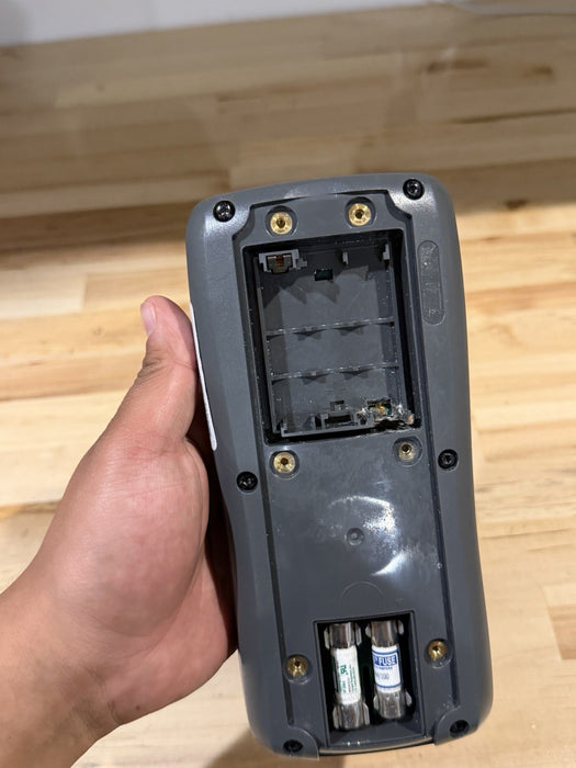 FLUKE 27 II INDUSTRIAL DIGITAL MULTIMETER (PARTS ONLY) FOR PARTS
