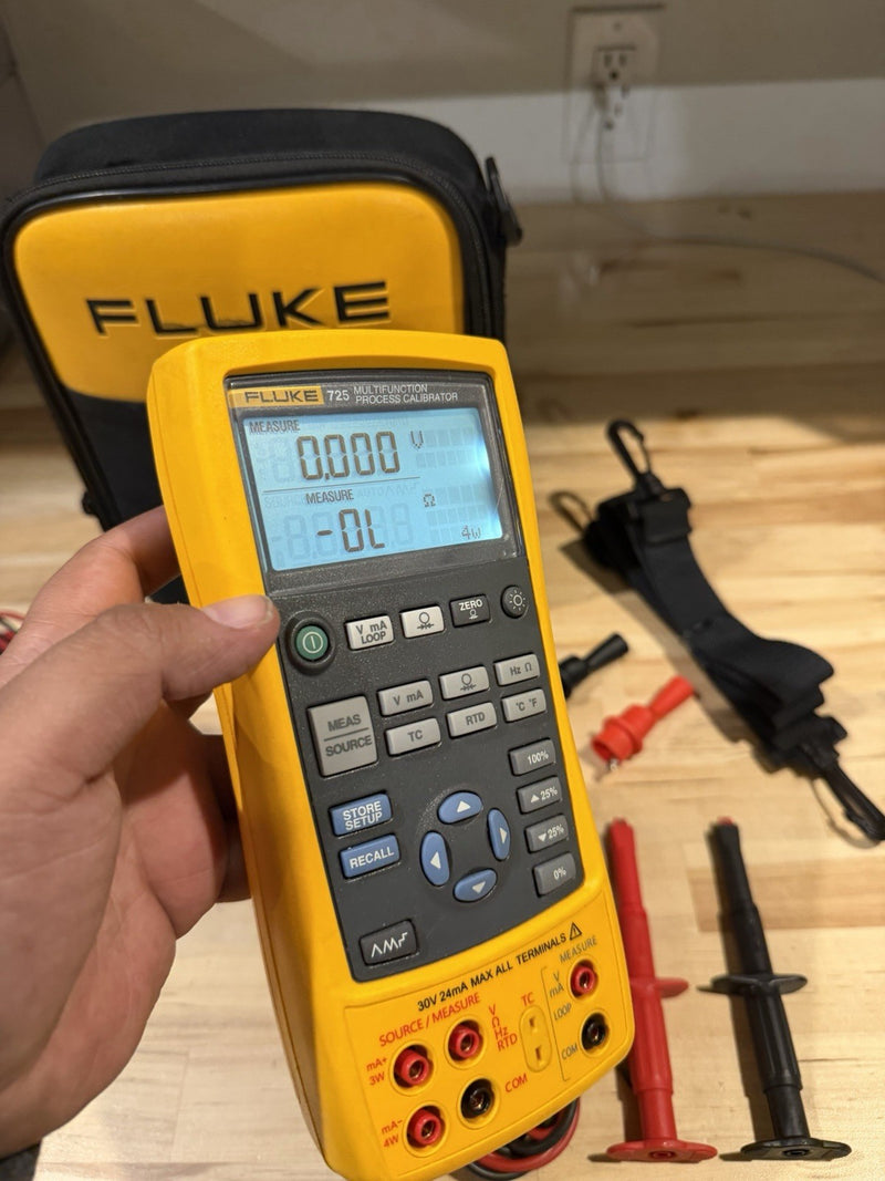 FLUKE 725 MULTIFUNCTION PROCESS CALIBRATOR WITH BAGLEADS & CLIPS