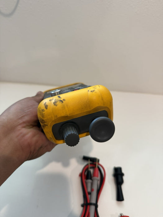 FLUKE 718-100G PRESSURE CALIBRATOR W/LEADS & CLIPS - SHIPS FAST