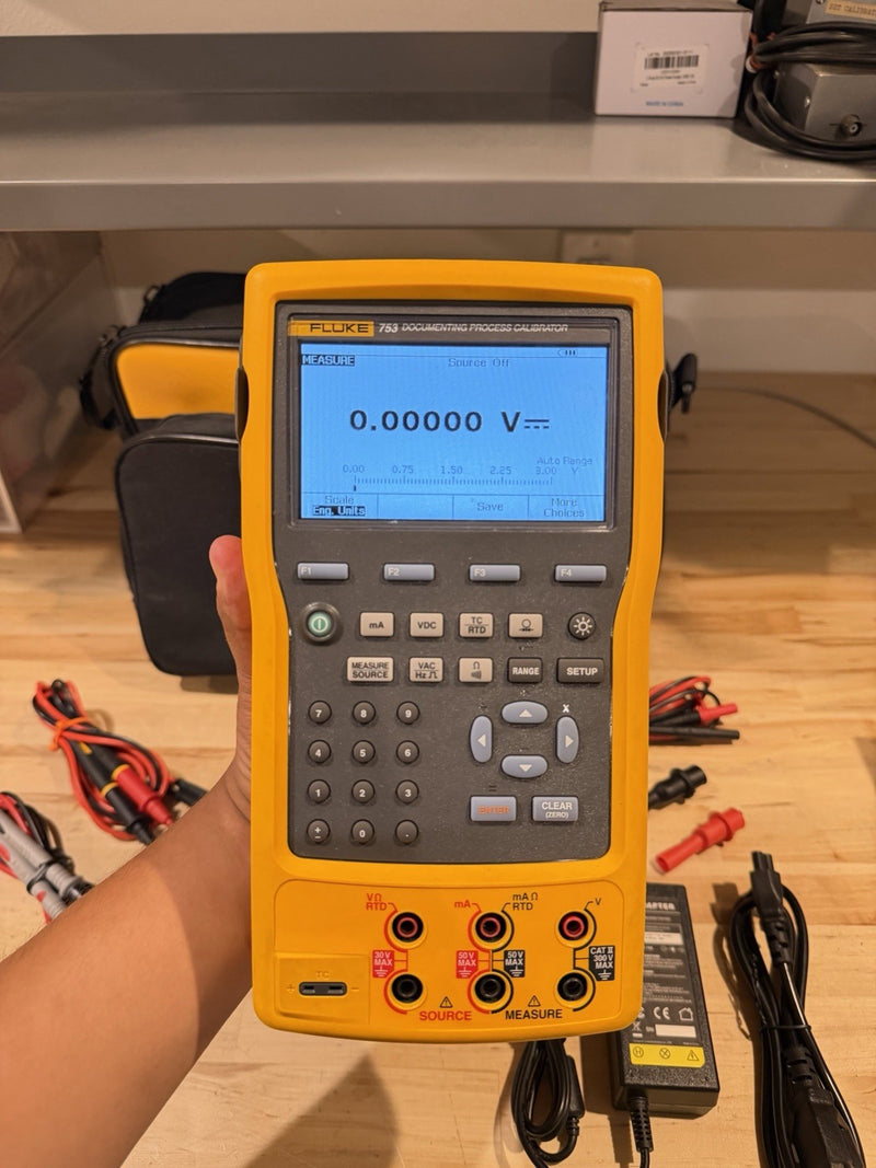 FLUKE 753 DOCUMENTING PROCESS CALIBRATOR WITH ACCESSORIES TESTED