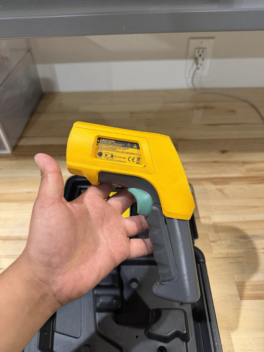 FLUKE 568 IR THERMOMETER WITH CASE TESTED