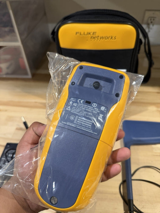 FLUKE NETWORKS AIRCHECK WIFI TESTER W/ ANTENNA & ACCESSORIES (NEW) RARE